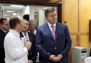 Янукович передав подарунки кубинському центру, в якому лікуються українські діти