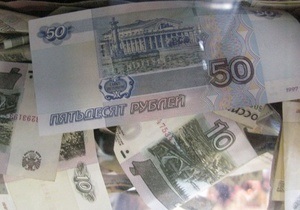 ЦБ Росії: Із серпня рубль девальвував на 10%