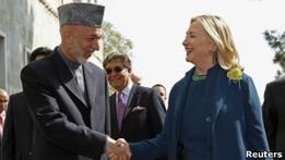 Клінтон переконує Кабул продовжити переговори з талібами