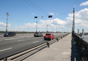 Через будівництво розв язки на мосту Патона до кінця весни будуть пробки