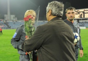 Тренер Шахтаря подарував квіти колись ображеній ним жінці-арбітру