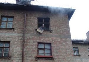 У Києві на Оболоні сталася пожежа в житловому будинку: 4 людини врятовано