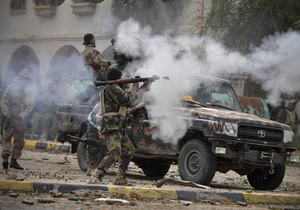 Прихильники Каддафі тримають оборону кількох кварталів у центрі Сірта