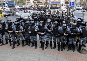 Київська міліція повністю перекрила вулицю Банкову