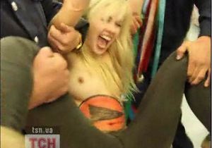 У Києві затримали сімох прихильників Тимошенко і п ятьох активісток FEMEN