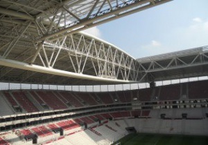 Перед матчем Туреччина - Азербайджан на стадіоні в Стамбулі обвалилася частина даху