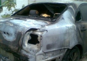 У Севастополі невідомі вночі підпалили автомобіль і офіс адвоката