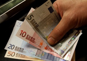Долар і євро продовжили зростання на міжбанку