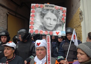 Оголошення вироку Тимошенко: Наразі біля Печерського суду бійок немає