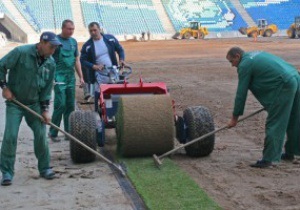 Фотогалерея: Укладання газону на новому стадіоні в Одесі