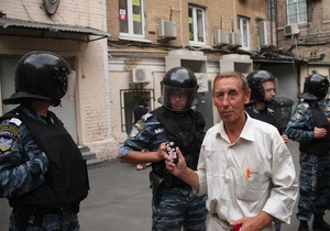 Могильов: Опозиція збирає раніше судимих для бійок з міліцією під Печерським судом