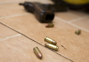 У квартирі чоловіка, котрий підірвався на гранаті, виявили три пістолети та набої