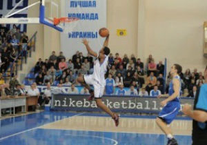 Баскетбол: Азовмаш пробился в основной раунд Еврокубка