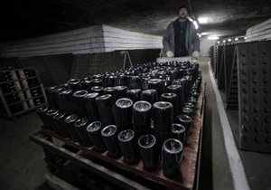 Россия готова вернуть на свой рынок грузинские вино и минералку