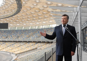 Футбол і політика. Янукович запросив лідерів Польщі на відкриття стадіону в Києві