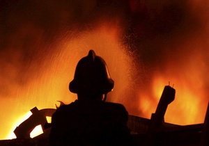 У Києві ліквідували велику пожежу, що спалахнула вночі