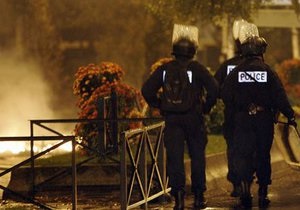 У Франції судитимуть поліцейського, який спровокував заворушення 2007