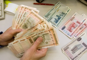Банки Білорусі знімають обмеження на операції у валюті за рублевими картками
