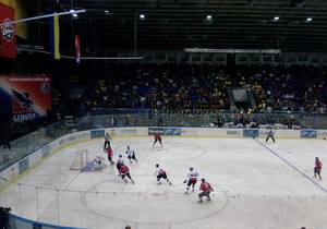 Большой хоккей в киевском Дворце спорта: Донбасс в драматичном матче обыграл Беркут