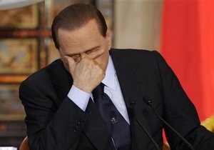 Берлусконі визнав рішення S&P знизити рейтинг Італії політично мотивованим