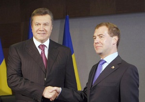 Ъ: Янукович їде до Москви обговорити ціни на газ і Митний союз
