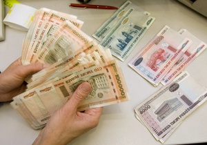 Білоруський рубль впав на 60% у перший день вільних торгів на біржі