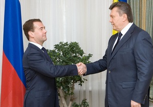 Янукович привітав Медведєва з днем народження