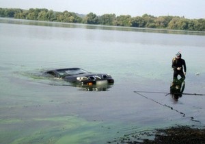 У Полтавській області потонула дівчина, з їхавши в Дніпро автомобілем