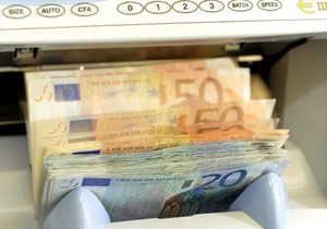 Тиждень не міжбанку закривається різким падінням євро