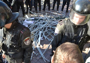 Фотогалерея: Геть з Хрещатика. Беркут зніс намети опозиції, встановлені на підтримку Тимошенко