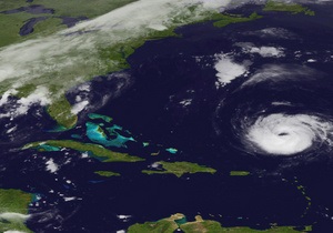 Ураган Катя в Атлантичному океані посилився до четвертої категорії