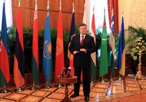 НГ: Януковича оточили і з Заходу, і зі Сходу