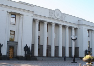 Біля будівлі Верховної Ради відбувається лежача акція протесту