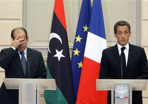 Французькі ЗМІ: В обмін на допомогу повстанцям Париж отримає 35% нафтових контрактів у Лівії