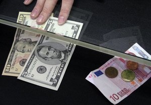 Міжбанк відкрився зниженням котирувань по долару