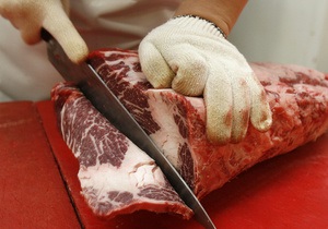 Білорусь втретє за місяць підвищила ціни на м ясо