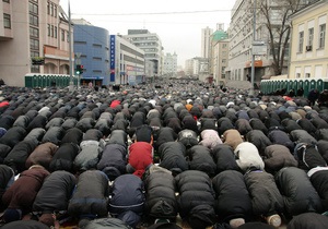 У Москві 90 тисяч мусульман здійснили святковий намаз з нагоди завершення Рамадану