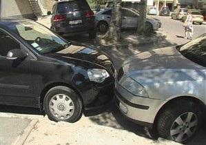 У Києві водій Mitsubishi, будучи напідпитку, пошкодив 11 машин