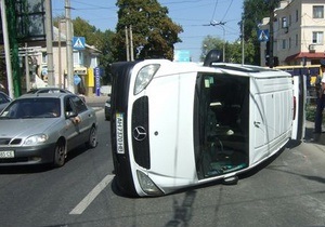 У Донецьку перекинувся мікроавтобус