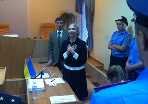 Тимошенко готова здати кров на аналіз тільки своїй медсестрі
