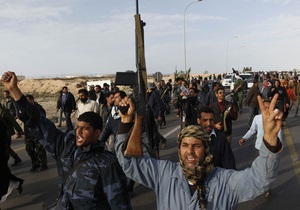 Повстанці заявили про те, що оточили притулок Каддафі