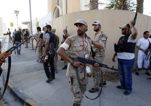 У Тріполі припинилася стрілянина. Повстанці штурмують рідне місто Каддафі