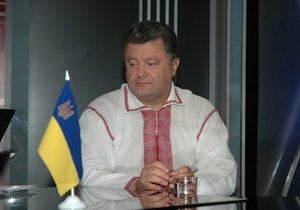 Порошенко: Людям, які обмежують свободу слова в Україні, можуть заборонити в їзд до інших країн
