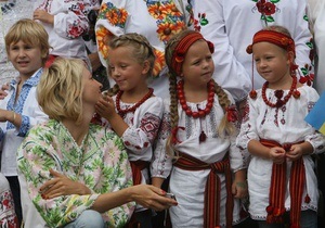 У Києві відбувся парад вишиванок
