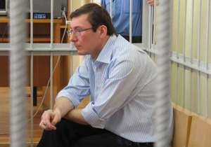 Суд допитав потерпілого, який нібито через Луценка не отримав квартиру