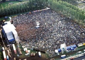 На музичний фестиваль в Бельгії несподівано обрушився ураган. Кількість  жертв зростає