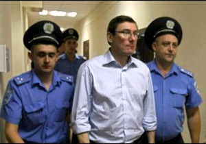 У справі Луценка кілька осіб, визнаних потерпілими, не з являються до суду