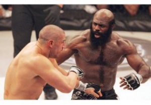 Легенда UFC успешно дебютировал в боксе, нокаутировав соперника на первых секундах