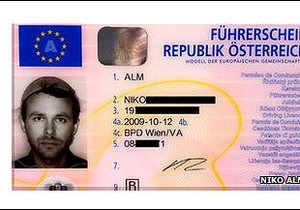 Австрієць отримав права водія з фото в друшляку
