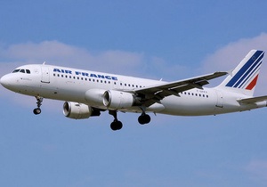 Авиакомпания Air France попросит пассажиров убирать за собой мусор